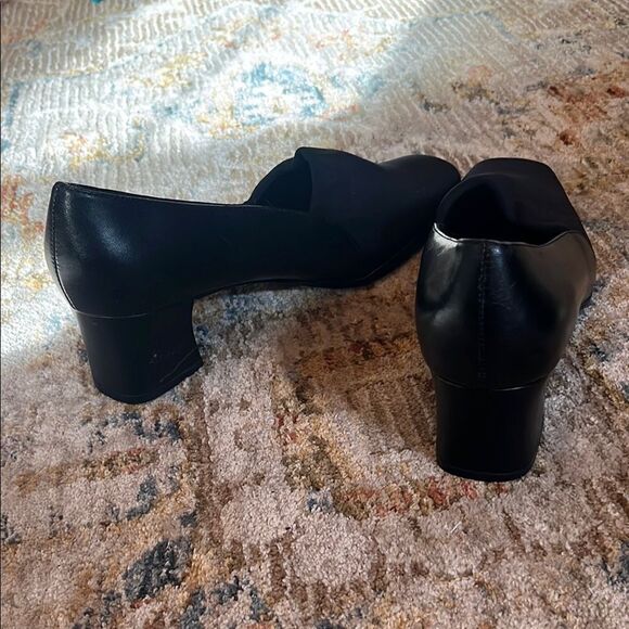 NWOB Chic Black Women's Heels - Picture 5 of 7